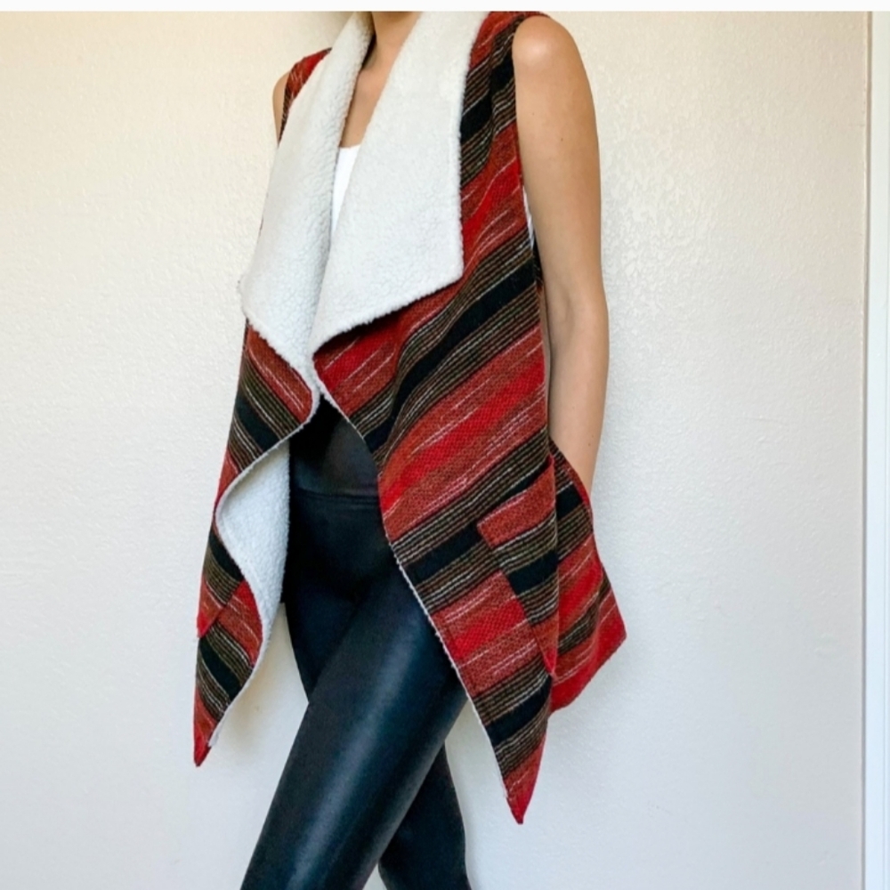 Democracy Open Red Black Vest M